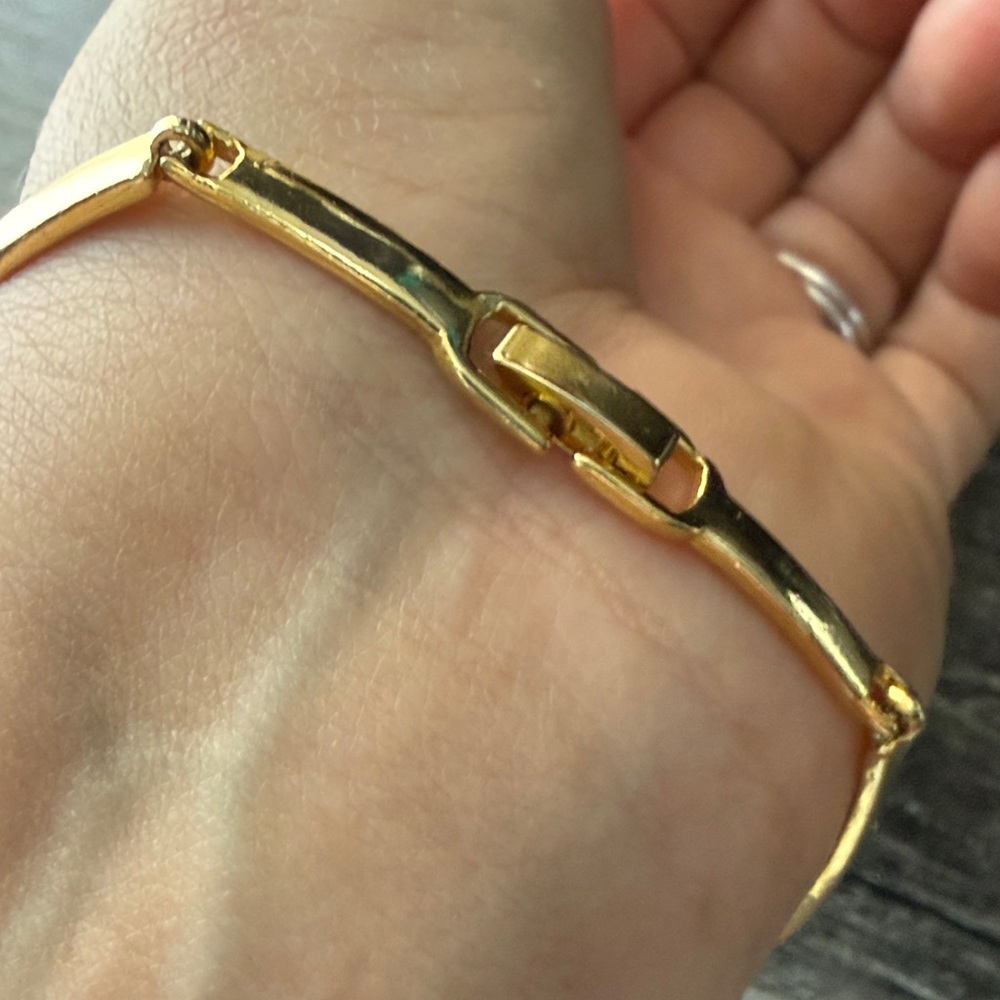 Elegant Gold Bracelet with Red, Blue, and White Accents - Picture 8 of 8